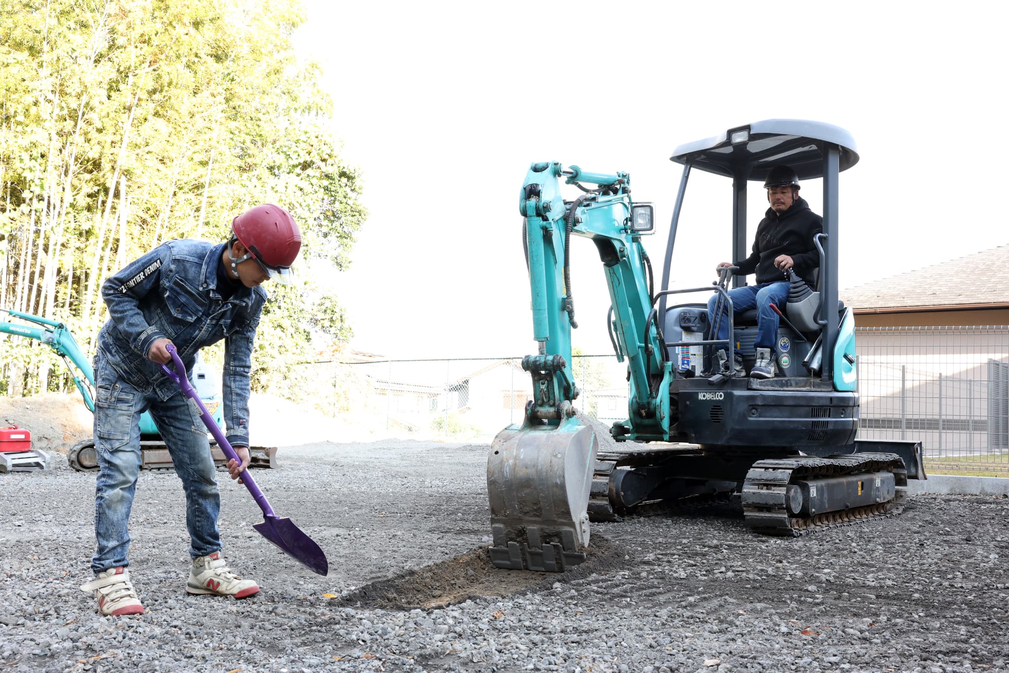 作業するスタッフ