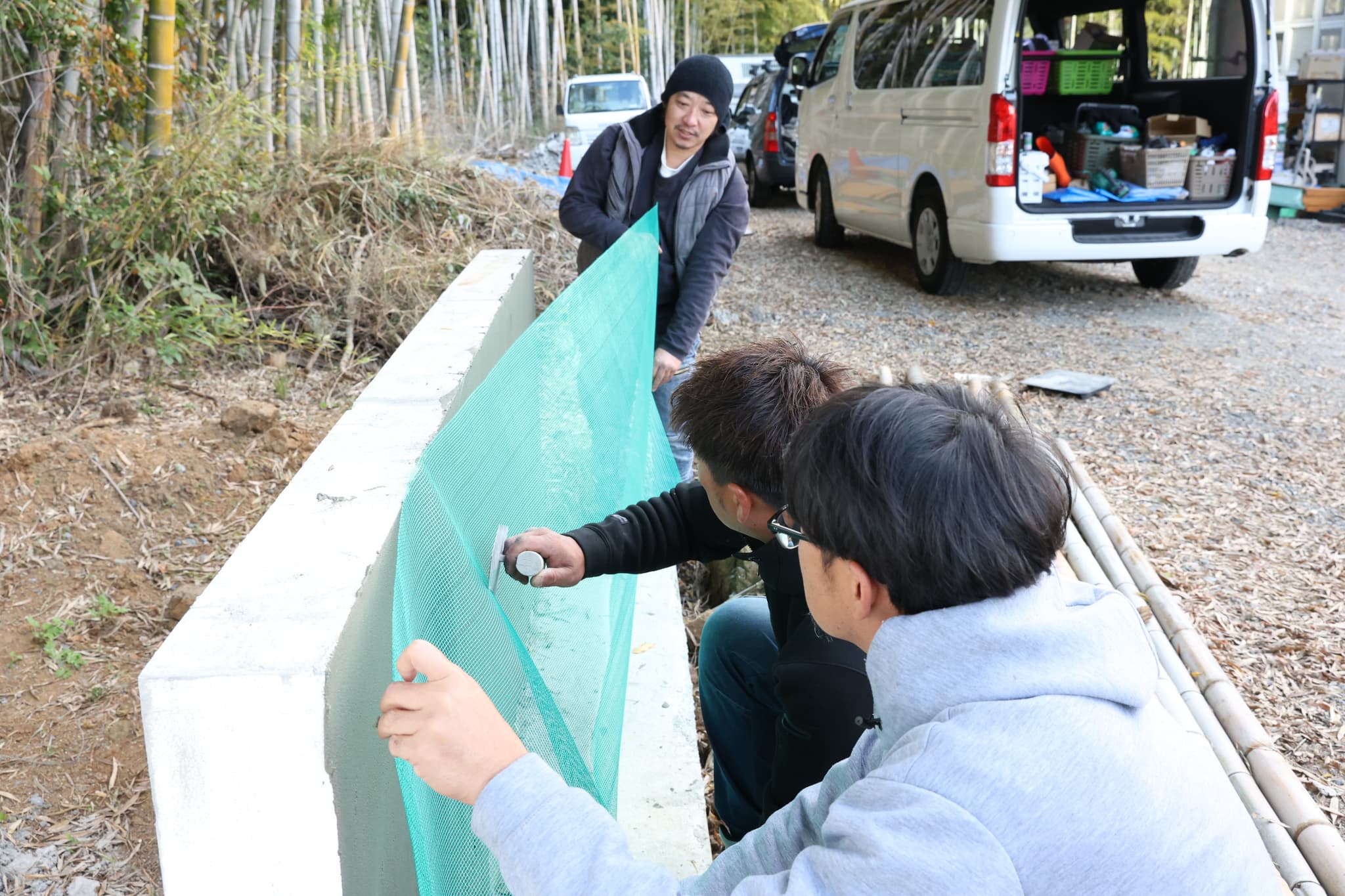 作業するスタッフ